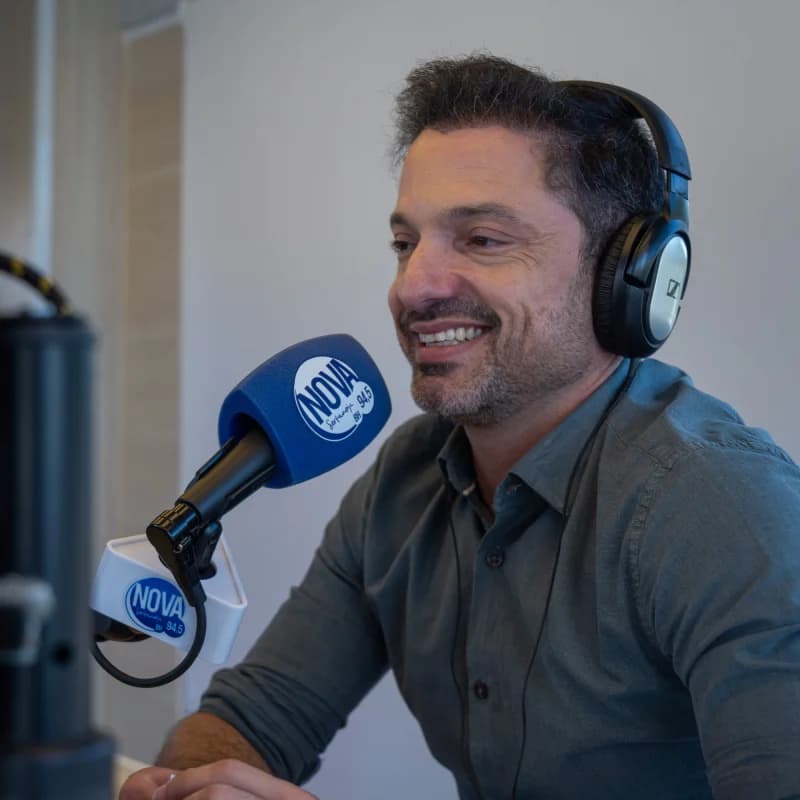 Dr. Aratti Simões — médico clínico, geriatra e especialista em longevidade
